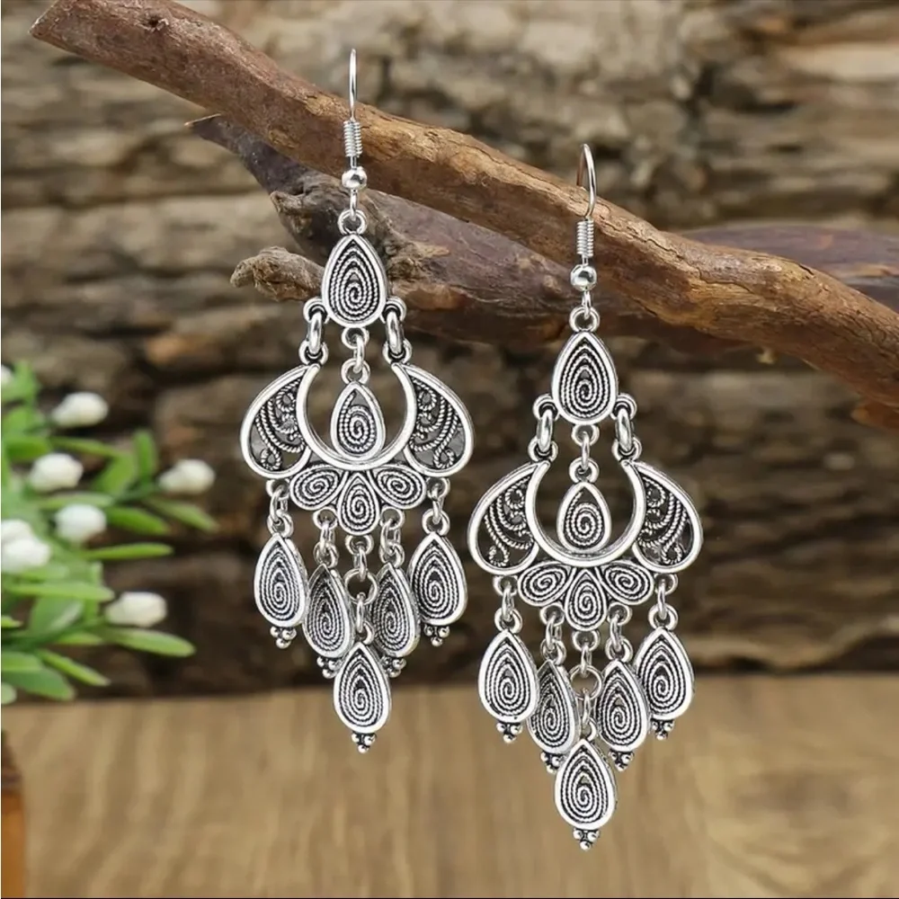 Exquisite Vintage Style Chandelier Earrings‎ Retro Inspired Silver Tribal Design